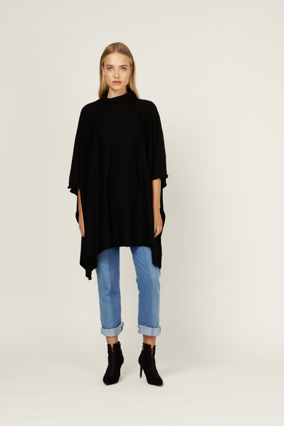 MVN Mystic Swing Cape