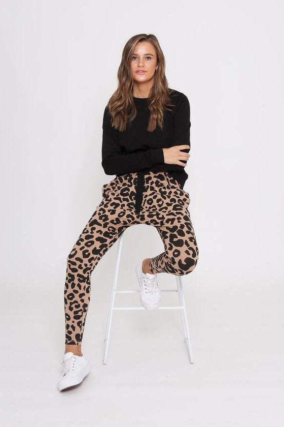 Leoni-Jordan Jogger - Tan Leopard